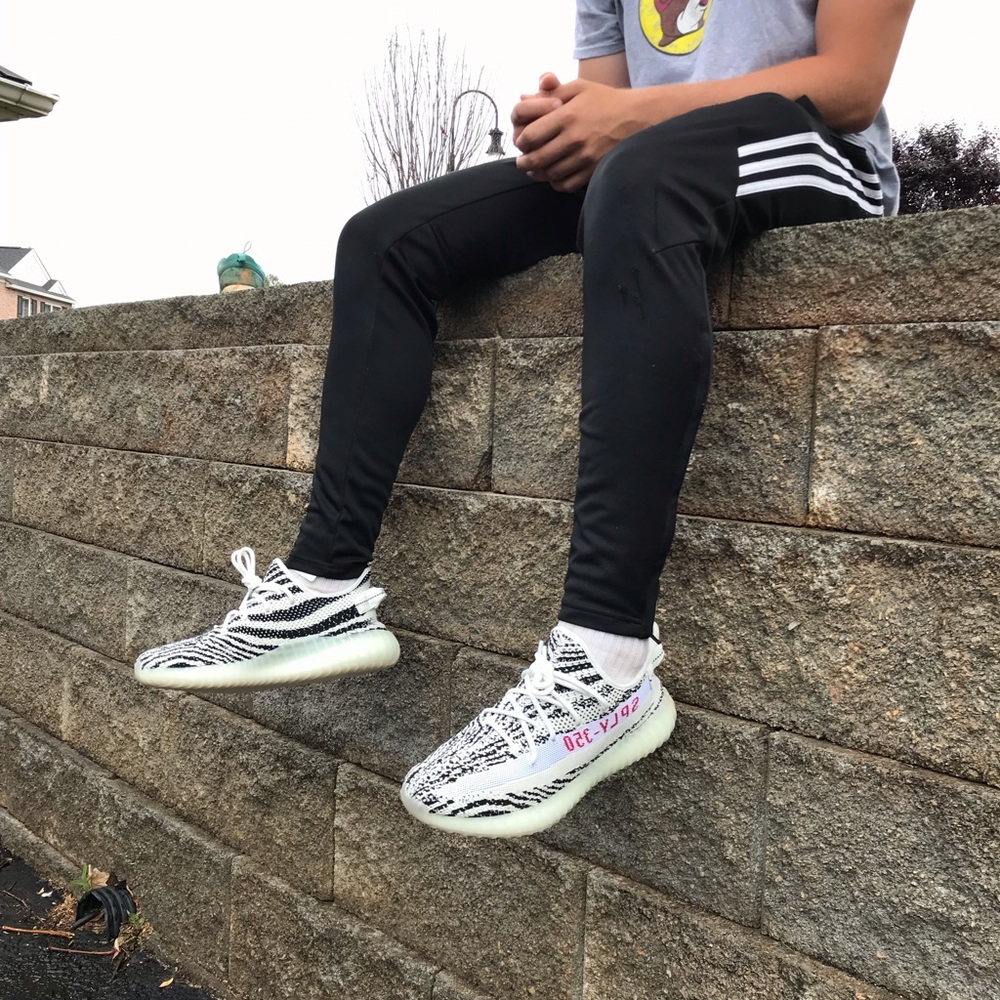Yeezy Boost 350 V2 zebras 10.5 - Picture 2 of 5